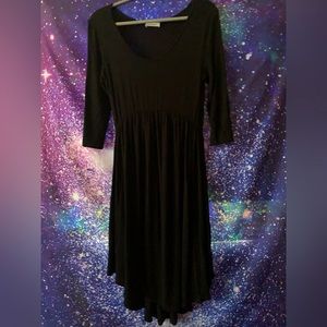 🚙📦💨 • Long-sleeved scoop neck black dress sz L